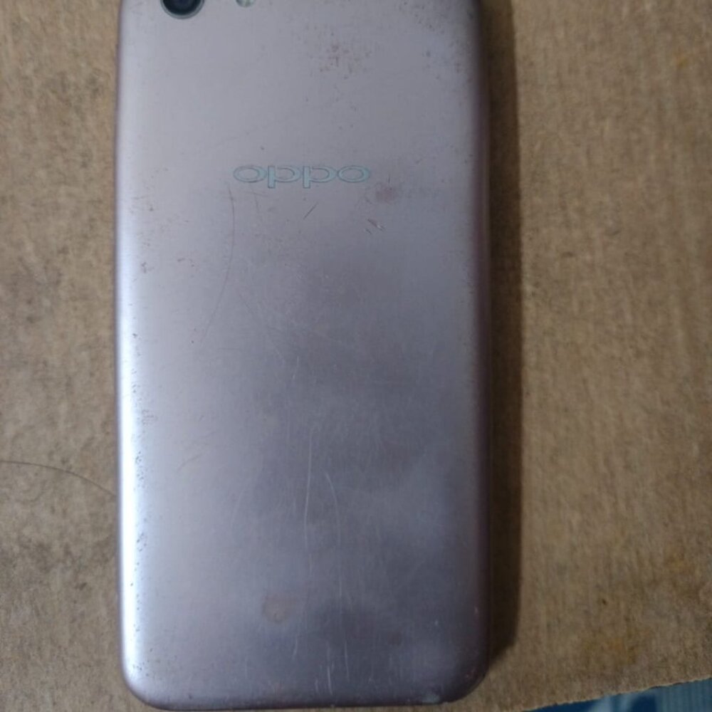 OPPO Smartphone (2018 Model) – Used – Cracked Screen - Not Working